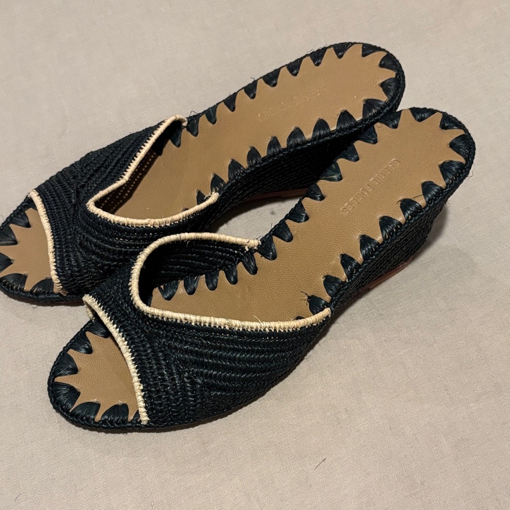Carrie Forbes navy blue and beige slides size 35